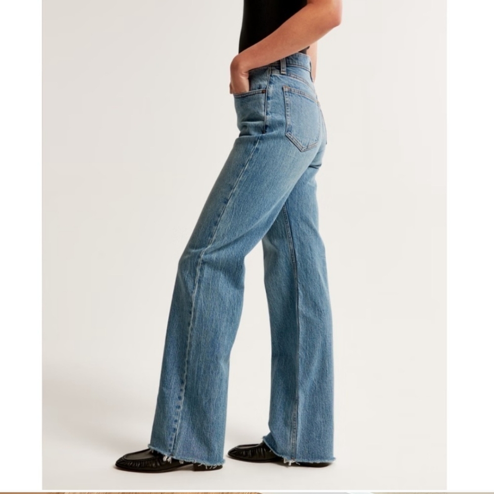 Abercrombie & Fitch The 90’s Relaxed Jean High Rise Size 31R